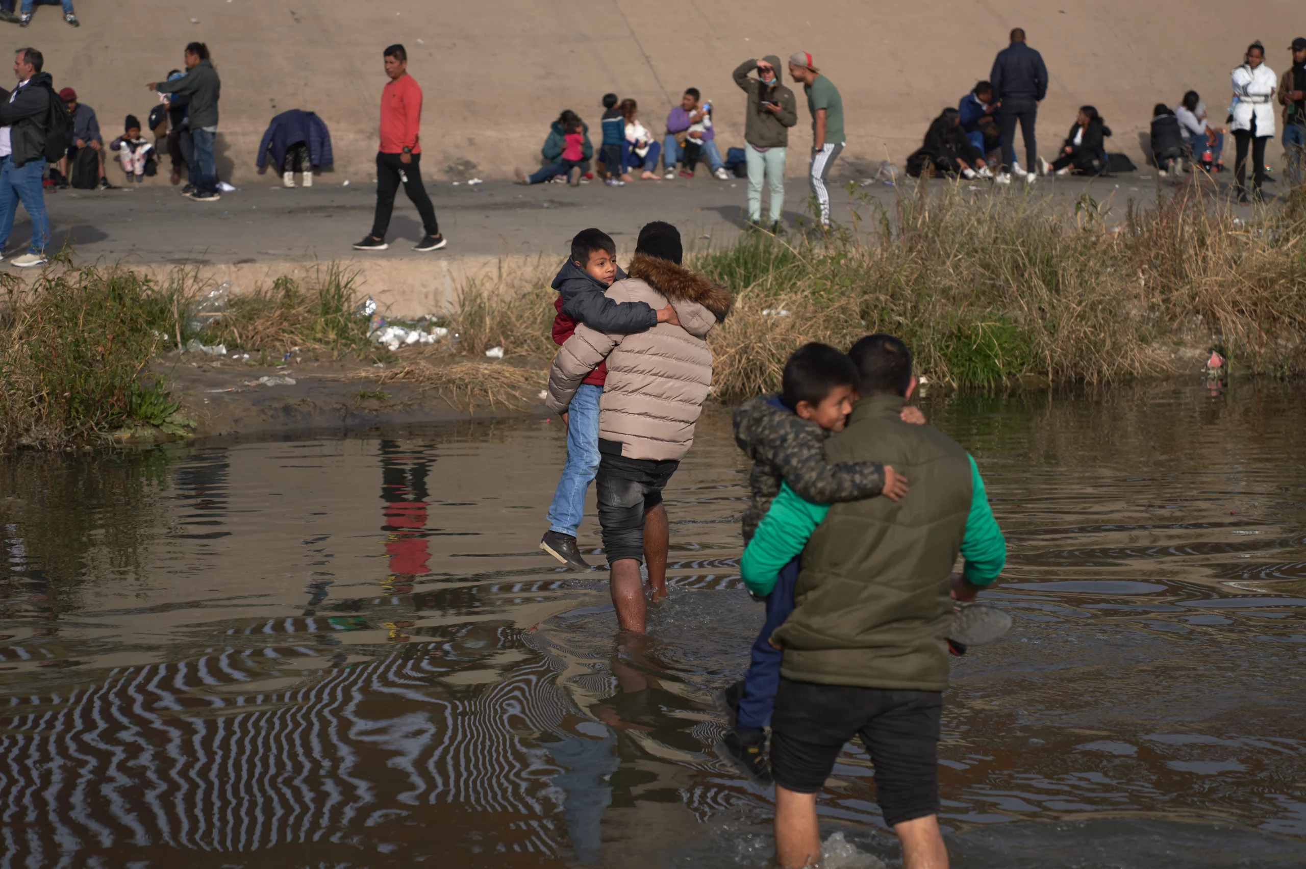 La Migración en Crisis: ¿Cómo las Políticas de Contención de Trump y la UE están Cambiando el Mapa de Movilidad Mundial